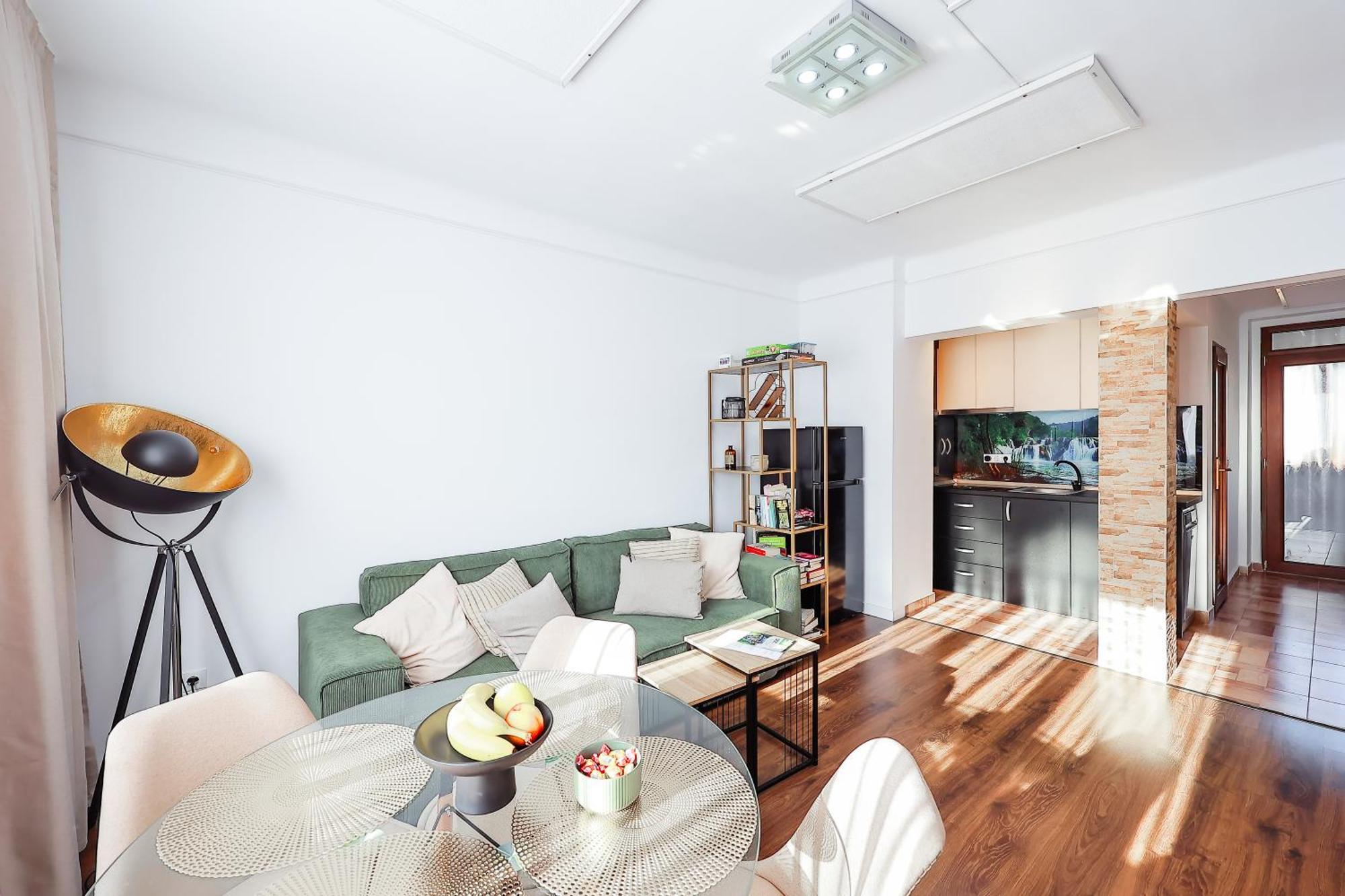 Oradea City Center Apartment Near Aquapark With Jacuzzi & Parking Екстер'єр фото