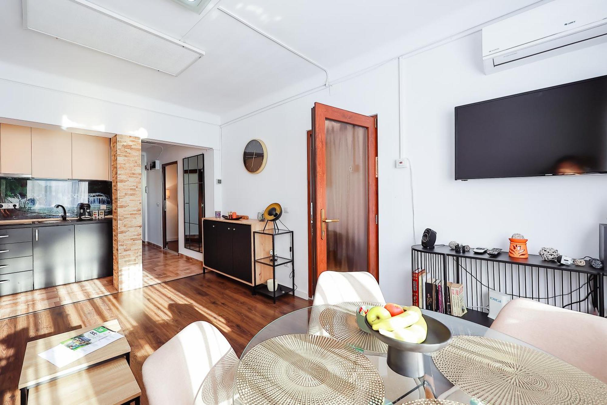 Oradea City Center Apartment Near Aquapark With Jacuzzi & Parking Екстер'єр фото